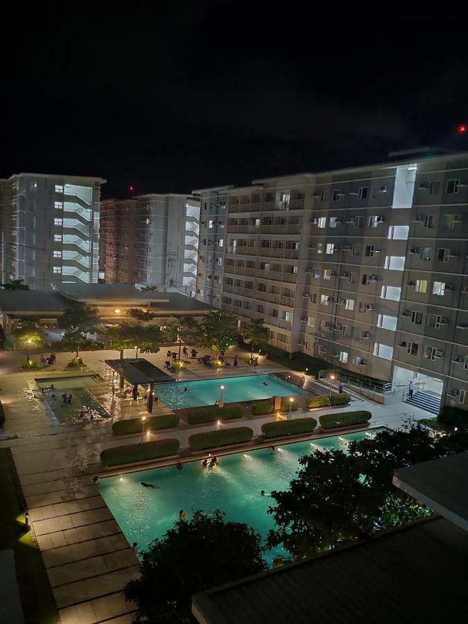 Trees Residences Manila Exterior foto